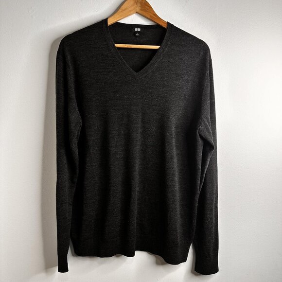 Uniqlo Sweater Mens Large Gray Pure New Wool V Neck Pullover Lightweight Classic - Picture 1 of 11